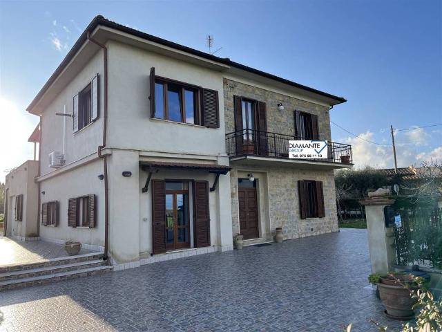 Villa Indipendente in vendita a Poggetto, Gioiella