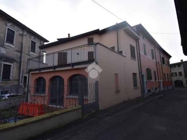 Villa Indipendente in vendita a Castiglione delle Stiviere, Mantova