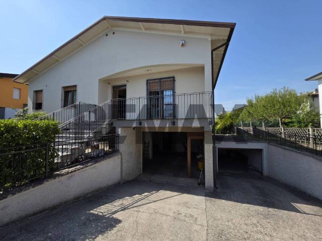 Villa Indipendente in vendita a Castiglione delle Stiviere, Mantova