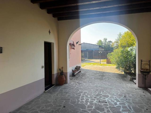 Villa Indipendente in vendita a Castiglione Delle Stiviere, Lombardia