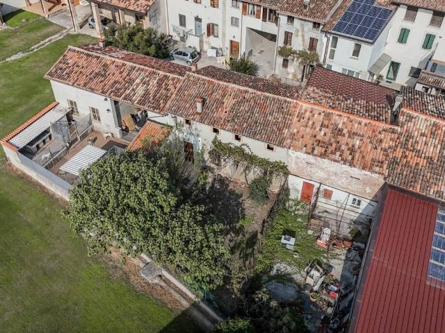 Villa Indipendente in vendita a Castiglione Delle Stiviere, Lombardia