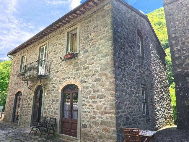 Villa Indipendente in vendita a Unione Comuni Garfagnana, Castiglione Di Garfagnana