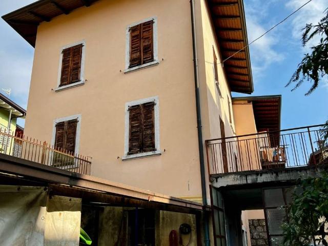 Villa Indipendente in vendita a Castione Della Presolana, Lombardia