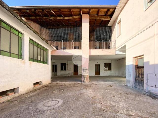 Villa Indipendente in vendita a Castrezzato, Lombardia