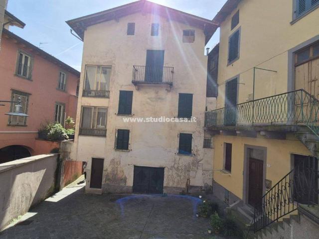 Villa Indipendente in vendita a Castro, Lombardia