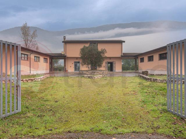 Villa Indipendente in vendita a Castrocielo, Lazio