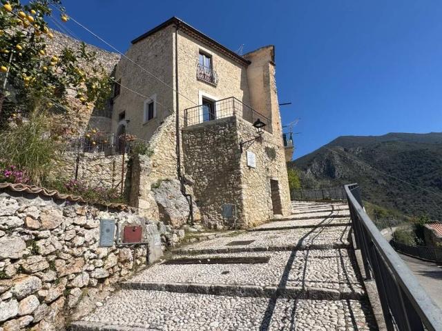 Villa Indipendente in vendita a Castrocielo, Lazio