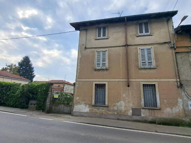 Villa Indipendente in vendita a Castronno, Lombardia