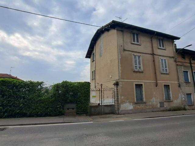 Villa Indipendente in vendita a Castronno, Lombardia