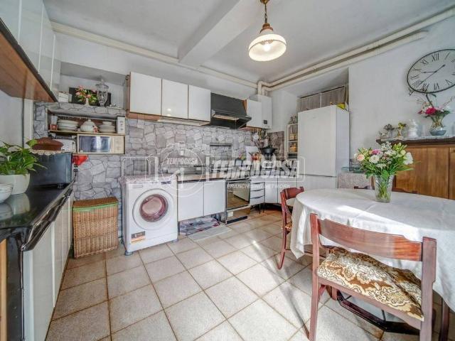 Villa Indipendente in vendita a Castronno, Lombardia