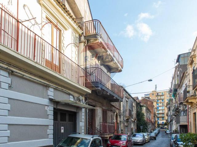 Villa Indipendente in vendita a Centro storico, Catania