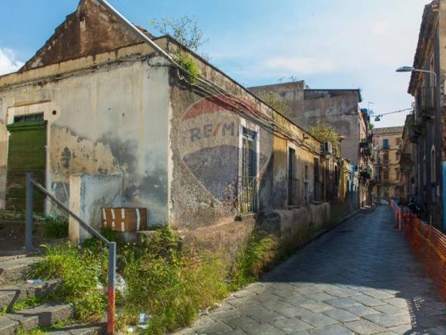 Villa Indipendente in vendita a Centro storico, Catania
