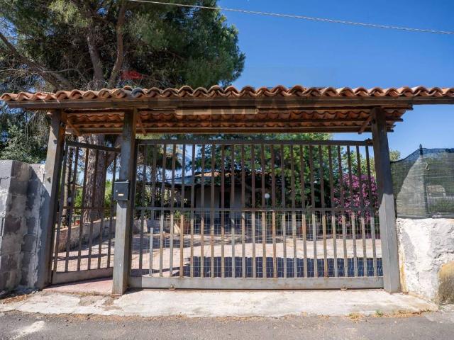 Villa Indipendente in vendita a San Giorgio-Librino-San Giuseppe la Rena-Zia Lisa-Villaggio Sant'Agata, Catania