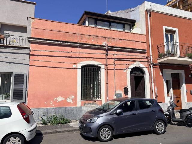 Villa Indipendente in vendita a Picanello-Ognina-Barriera-Canalicchio, Catania