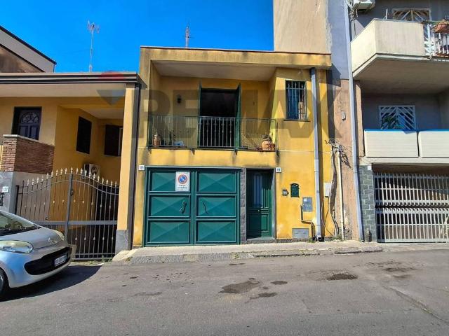 Villa Indipendente in vendita a Picanello-Ognina-Barriera-Canalicchio, Catania