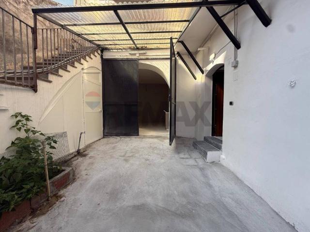 Villa Indipendente in vendita a Centro storico, Catania