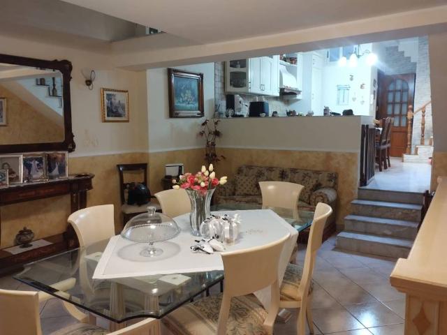 Villa Indipendente in vendita a Centro storico, Catania