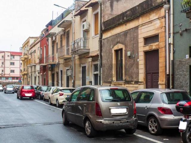 Villa Indipendente in vendita a Picanello-Ognina-Barriera-Canalicchio, Catania