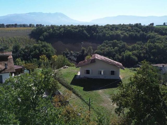 Villa Indipendente in vendita a Catignano, Abruzzo