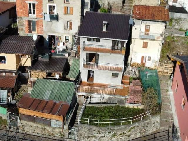 Villa Indipendente in vendita a Cavargna, Lombardia