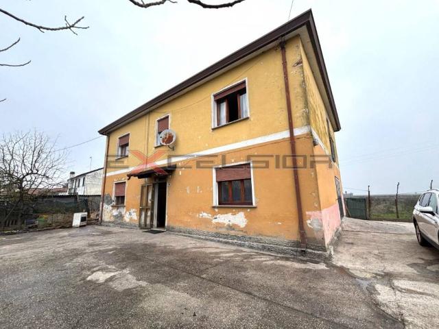 Villa Indipendente in vendita a Cavarzere, Veneto
