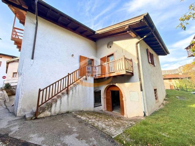 Villa Indipendente in vendita a Stravino, Cavedine