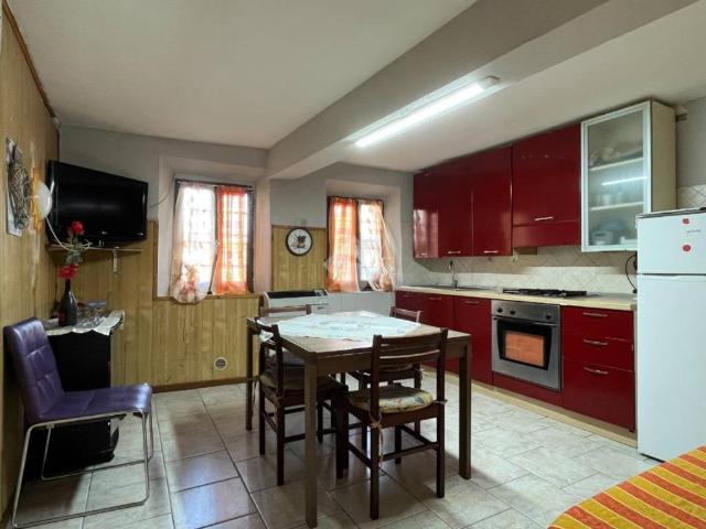Villa Indipendente in vendita a Val d’Enza, Re