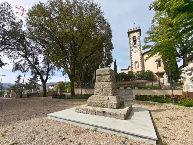 Villa Indipendente in vendita a San Cipriano-Santa Barbara-Cetinale, Montegonzi