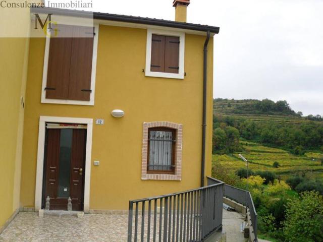 Villa Indipendente in vendita a Cazzano Di Tramigna, Veneto