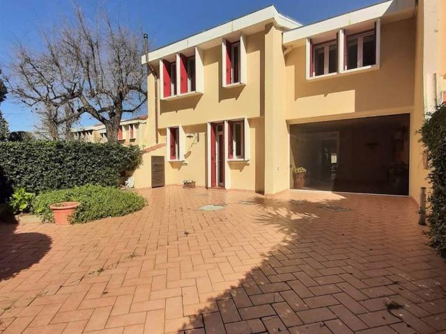 Villa Indipendente in vendita a Cecina, Toscana