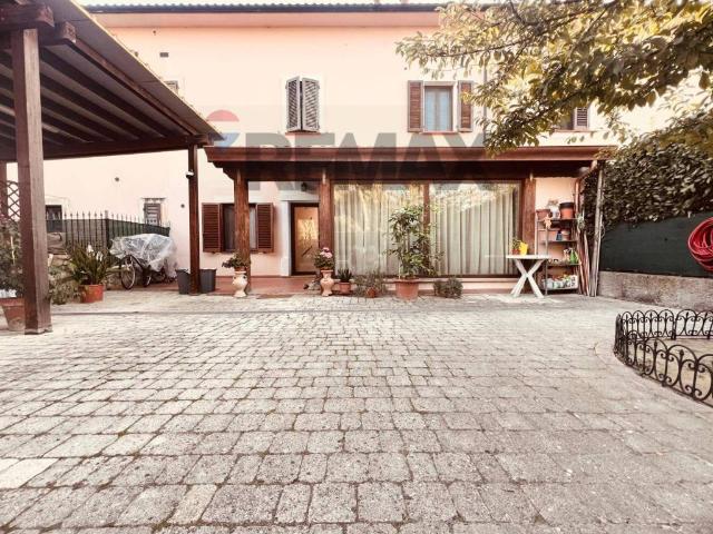Villa Indipendente in vendita a Cecina, Toscana