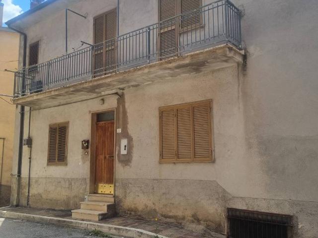 Villa Indipendente in vendita a Celano, Abruzzo