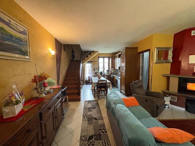 Villa Indipendente in vendita a Piemonte, Asti