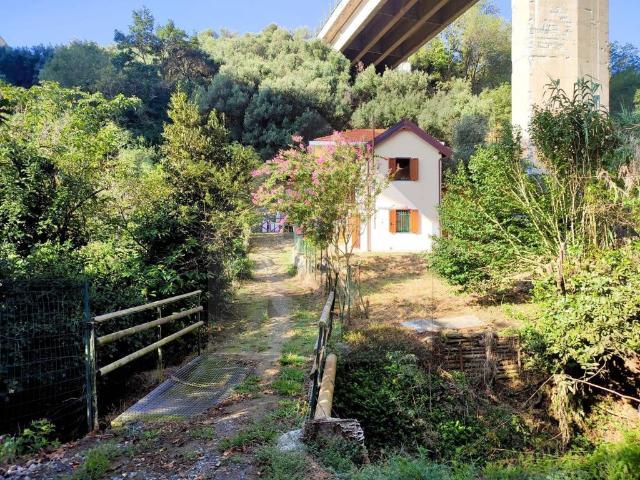 Villa Indipendente in vendita a Pozzuolo Alto, Celle Ligure