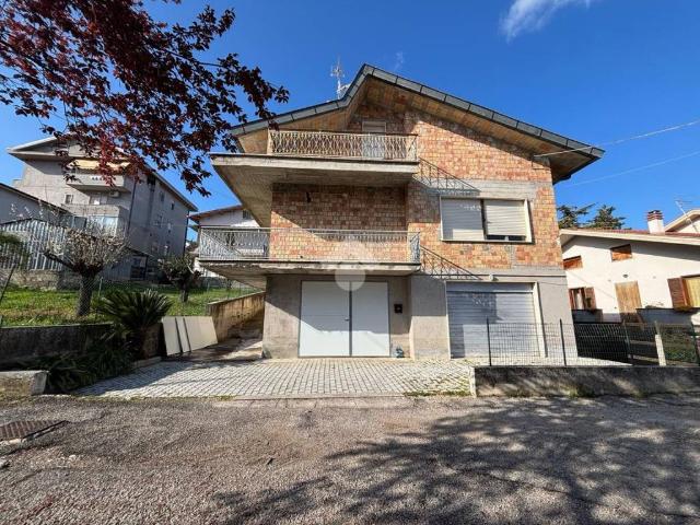 Villa Indipendente in vendita a Cellino Attanasio, Abruzzo