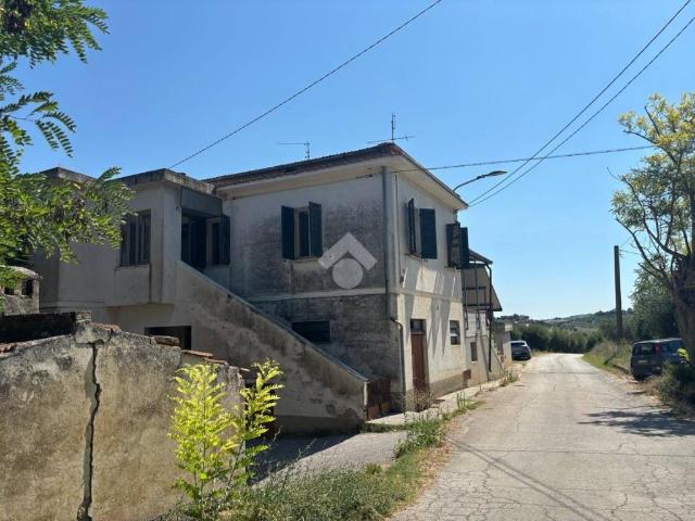 Villa Indipendente in vendita a Cellino Attanasio, Abruzzo