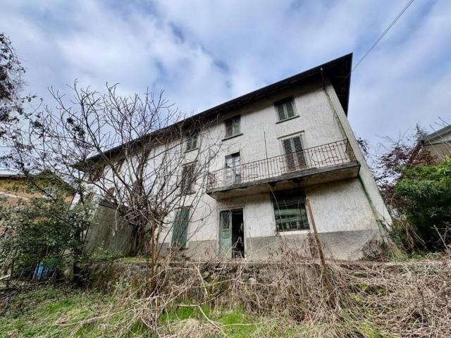 Villa Indipendente in vendita a Cene, Lombardia