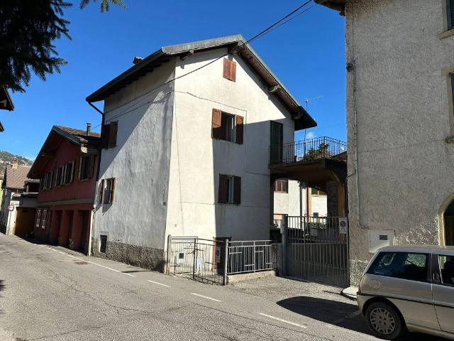 Villa Indipendente in vendita a Cene, Lombardia