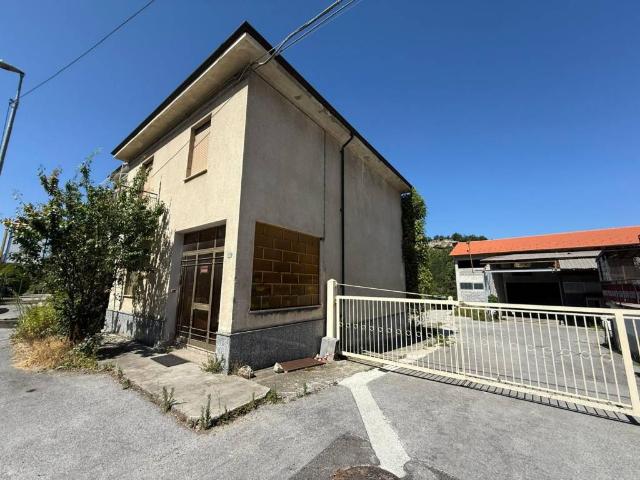 Villa Indipendente in vendita a Cengio, Liguria