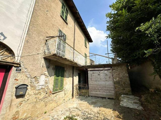 Villa Indipendente in vendita a Genepro, Cengio