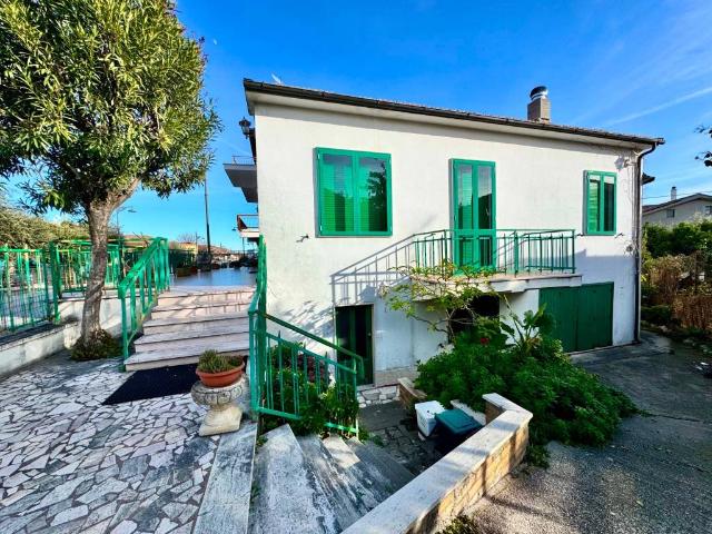 Villa Indipendente in vendita a Cepagatti, Abruzzo