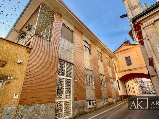 Villa Indipendente in vendita a Cerano, Novara