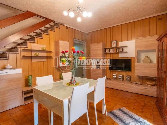 Villa Indipendente in vendita a Cerano, Novara