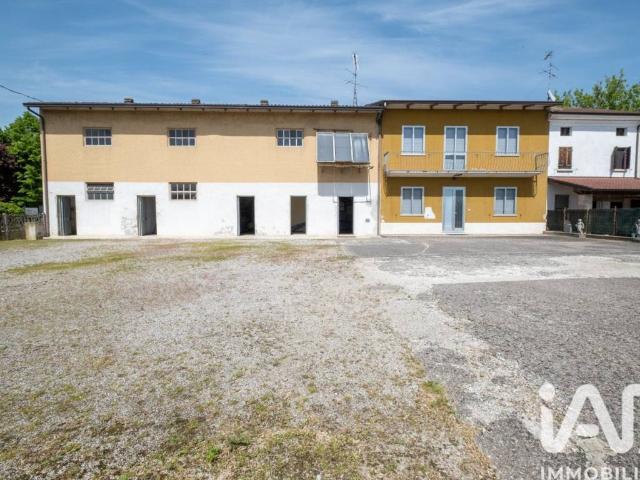 Villa Indipendente in vendita a Ceresara, Lombardia