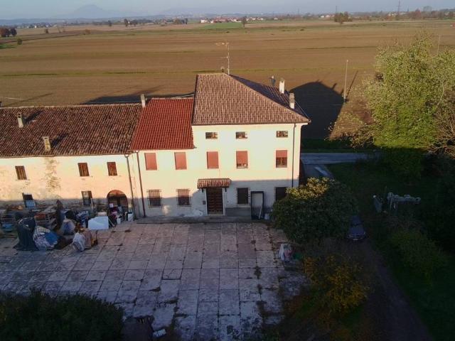 Villa Indipendente in vendita a Ceresara, Lombardia