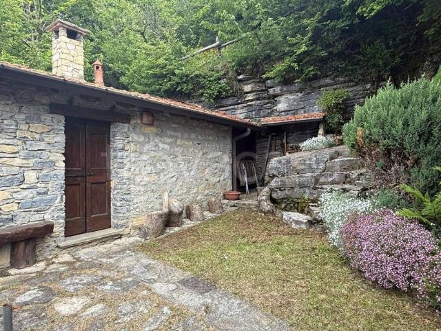 Villa Indipendente in vendita a Rovenna, Cernobbio