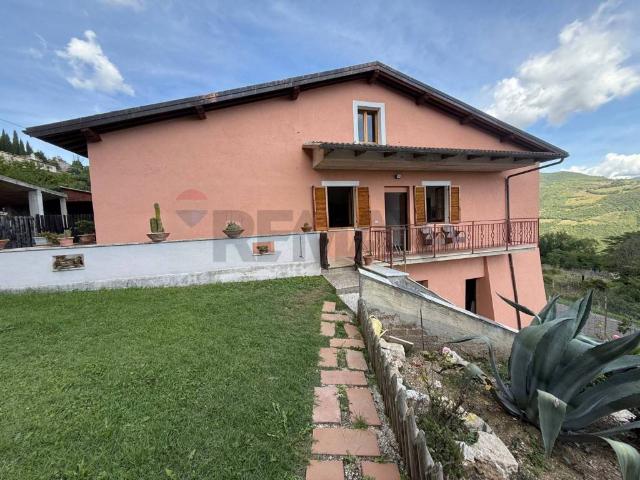 Villa Indipendente in vendita a Cerreto Di Spoleto, Umbria