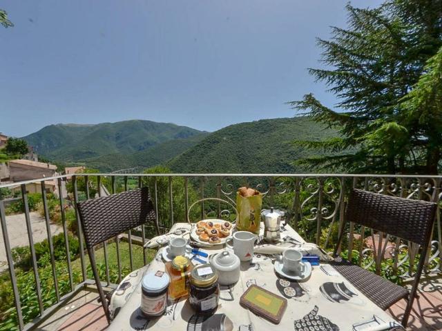 Villa Indipendente in vendita a Borgo Cerreto, Cerreto di Spoleto