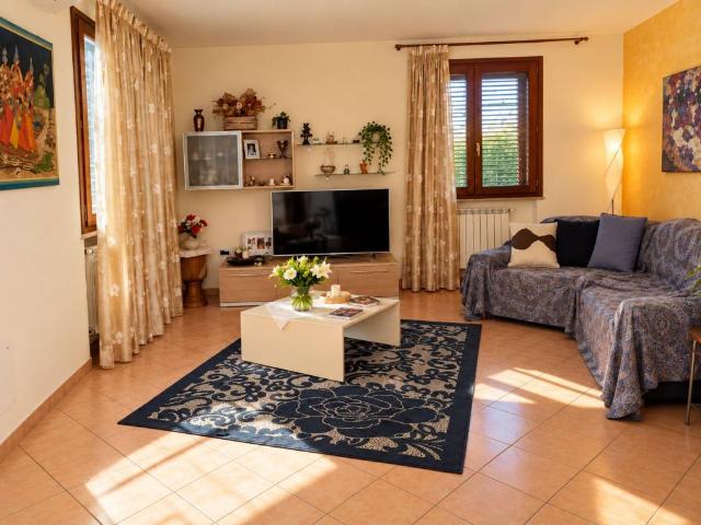 Villa Indipendente in vendita a Bassa, Cerreto Guidi