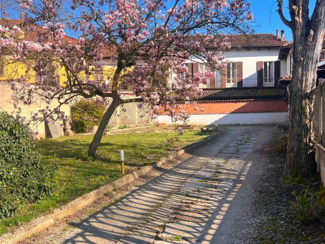 Villa Indipendente in vendita a Cerro Tanaro, Asti